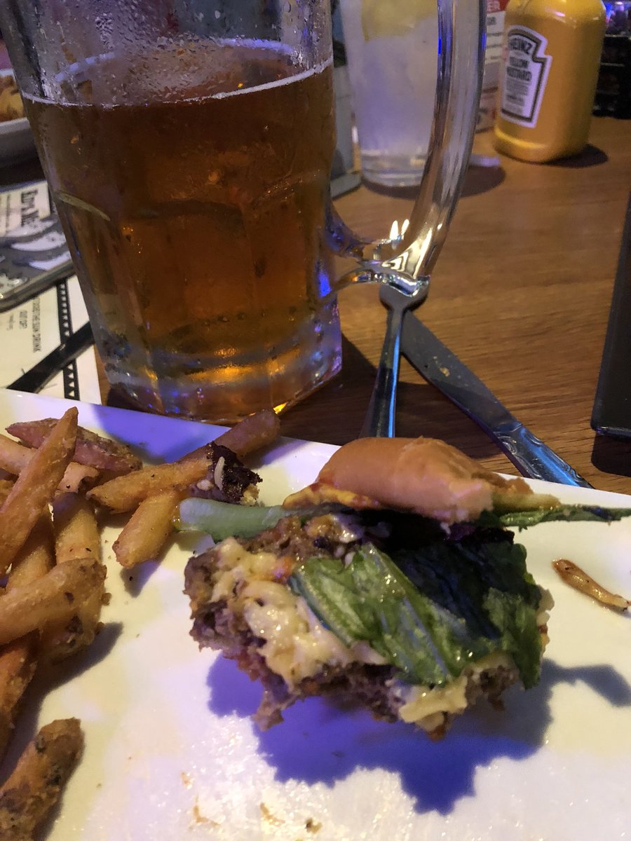 Bogucki24's tweet photo. @CincyBurgerWeek what’s for dinner the ole prospector @MackRiverPizza beer and a burger what’s better. Great service at the Crestview Hills location https://t.co/JuPfrSbgbH