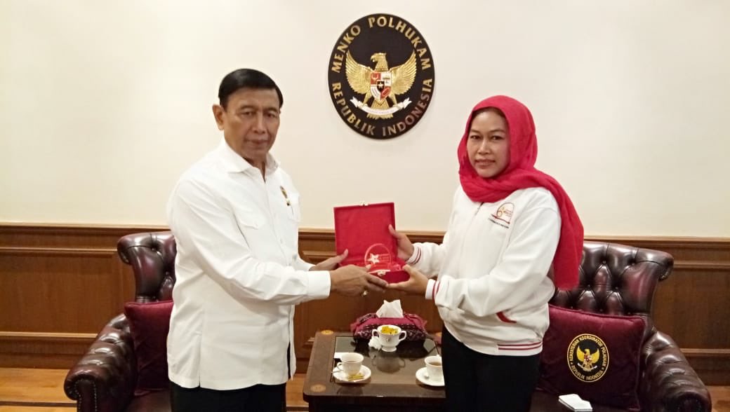 BidanPTTBersatu's tweet photo. Selamat Pagi Pak Menko ⁦@PolhukamRI⁩ ⁦@wiranto1947⁩ paska 1 Minggu Pak Menko teken surat Keppres CPNS Bidan Desa PTT, tapi di Setneg surat Bapak belum ada. Mohon hari ini sudah dikirimkan Pak. Kami juga mengawal di Setneg. Terima kasih Pak.. https://t.co/FiT5UjE8cR