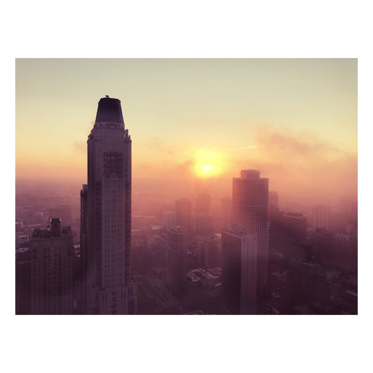mariavalverde's tweet photo. #WindyCity https://t.co/PJpsBByYqg