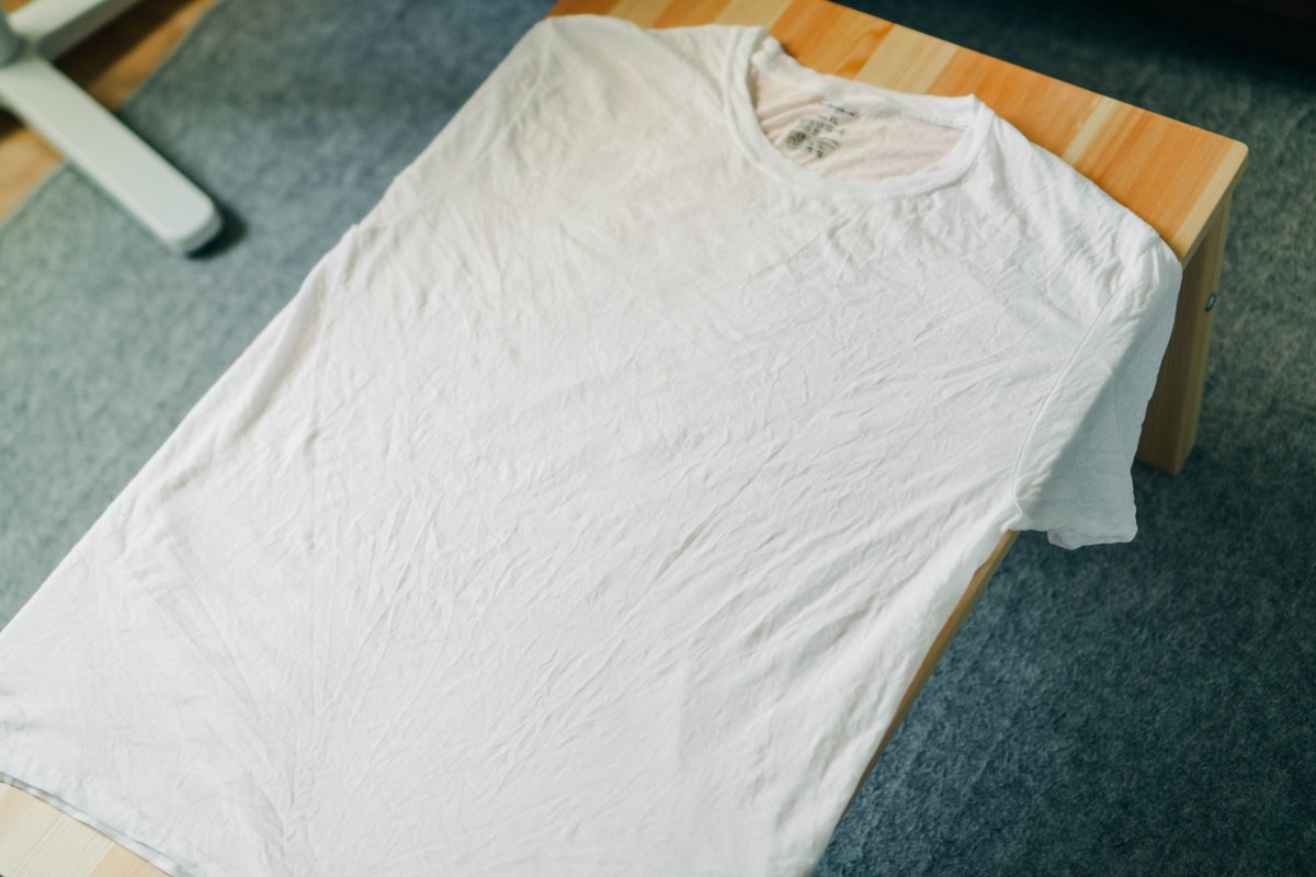 Yuu Photo Journal Press على تويتر サブブログ更新 綿100 のtシャツはシワ になりやすいので 洗濯後に平らな場所でシワを伸ばし続けて干すとアイロンが必要なくなります 洗濯後にシワを少なくするtシャツの干し方 T Co K0bsu2vffx