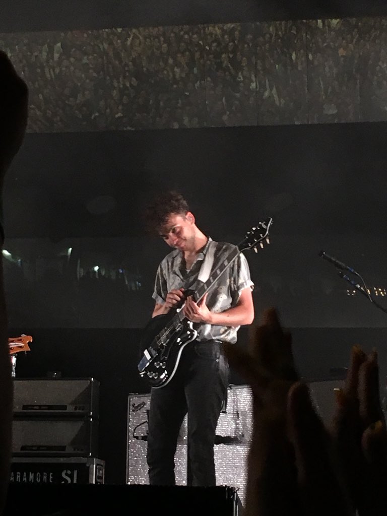 letitbreakurhrt's tweet photo. taylor gave the cutest lil smile after hayley introduced him and it made my heart go WHOOSH💝💖💗💕💘💓💞 https://t.co/fclalAmuWg