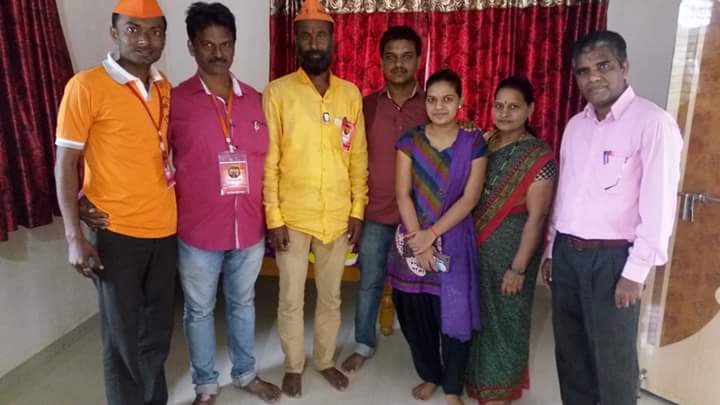 swaruprahane88's tweet photo. #परळी येथील आपले समाज बाधंव जाधव सर यांच्या आग्रहास्तव आम्हाला सकाळी घरी बोलून अंघोळीची तसेच चहा नाष्टा ची सोय उपलब्ध करून दिली, खरच एक गोष्ट लक्षात आली आहे की #मराठाक्रांतिमोर्चा मुळे समाज्या मध्ये मोठ्या प्रमाणात क्रांति घडवून येत आहे
जय जिजाऊ जय शिवराय
#FBCOPY https://t.co/Io9Mx7UtQa