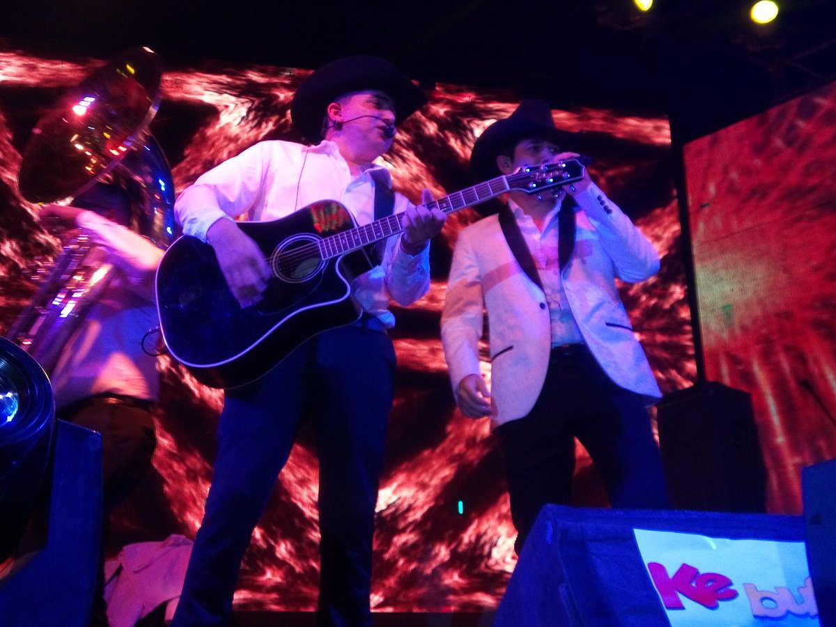 kebuenaoficial's tweet photo. Los @_plebesoficial están a punto de terminar su presentación en el #RanchoFest de la Ke Buena 🎶😭 https://t.co/RWmucg85Jm