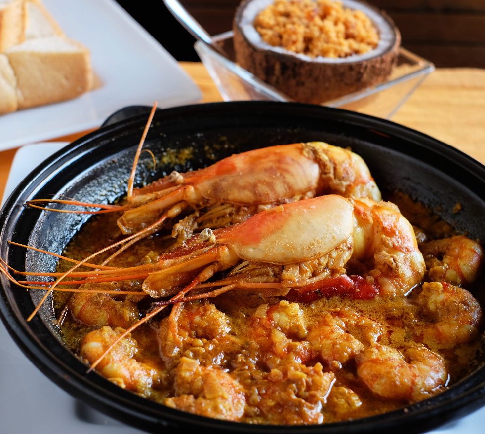 MinistryOfCrab's tweet photo. Unique to Ministry of Crab, our Clay Pot Prawn Curry is made with both Freshwater and Black Tiger prawns making the gravy extra flavoursome!
#MinistryofCrab #Asias50Best #KeepCalmandCrabOn #Colombo #Lka #DharshanMunidasa #FreshwaterPrawns #KingPrawns #Prawnzilla #PrawnCurry https://t.co/Mu8pNhkbIF