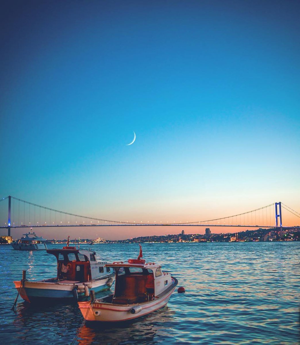 Every corner in Istanbul is beautiful. Nights are charming and days are mesmerizing. It is tiring but it also knows how to offer a sweet peacefulness to begin the next day...
Photo: <a href="/ilkinkaracan/">İlkin Karacan</a>