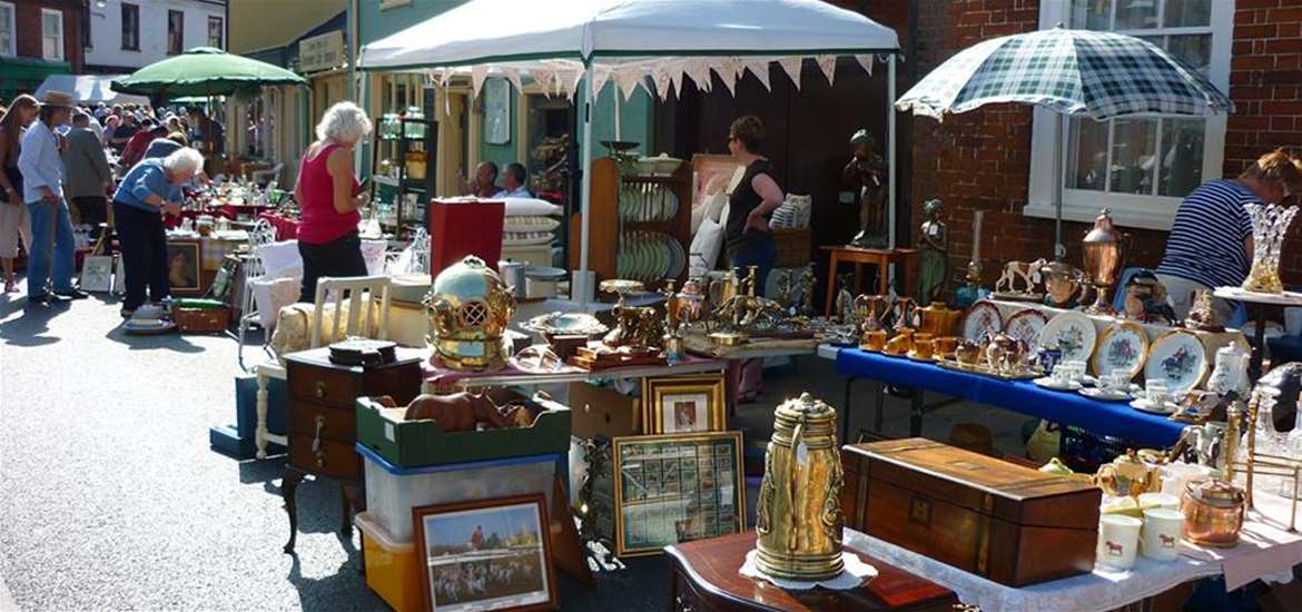 Visit the scenic market town of Bungay THIS Sunday for their famous annual Antiques Street Fair, now in its 22nd year with over 70 antique &amp; vintage dealers selling their wares! > ow.ly/kDzv30l1l9J