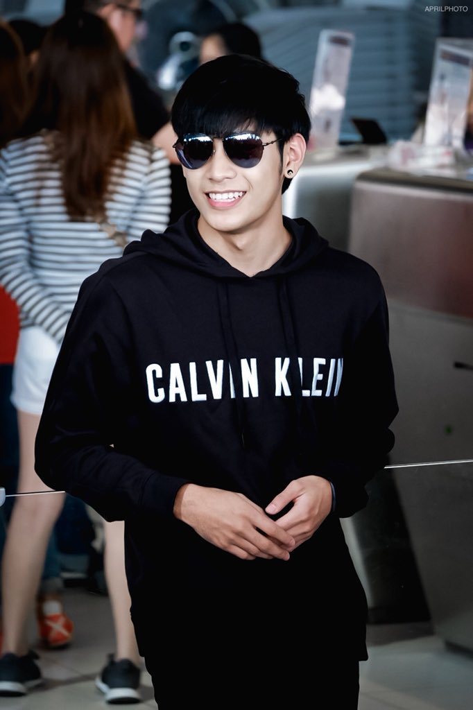 APRILPHOTO8's tweet photo. หล่อมาก ฮรึกกก

@stjinx_maya #SingtoPrachaya #สมุนจ้าวป่า https://t.co/WUFjkLzTGc
