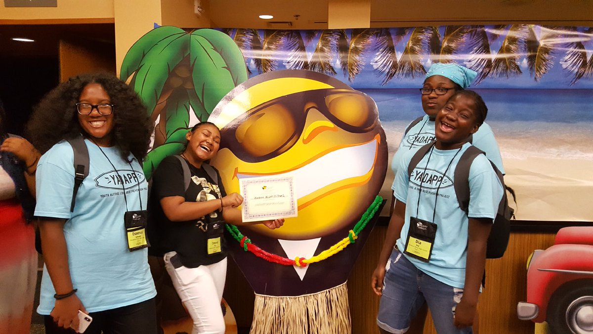 ManorHS757's tweet photo. WWHS Team 1 wins Mini Grant for STAN PLAN at YADAPP 2018! #YADAPP #YADAPPSpirit #peerleadership #prevention #greaterWWHS @PortsVASchools https://t.co/eQHwDdaQJx
