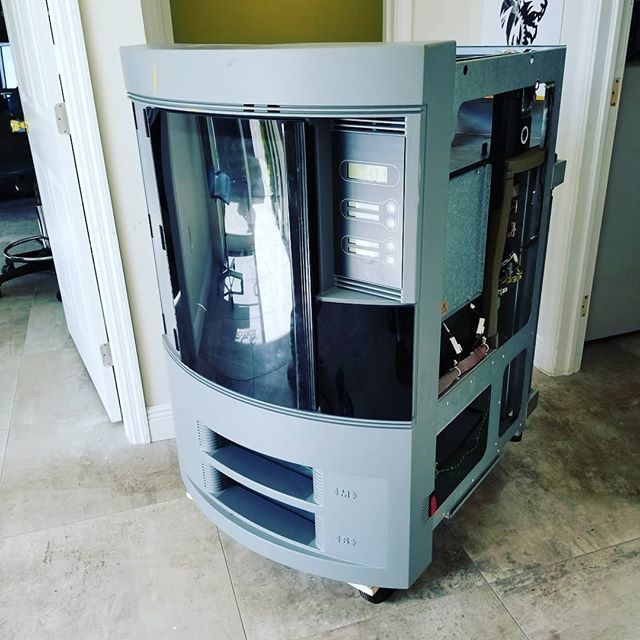 KurtDurjan's tweet photo. OoOoOoh! A new (used) toy!!! #3dprinting #stratysys https://t.co/de2k3RMNys https://t.co/KbU8S0NizI