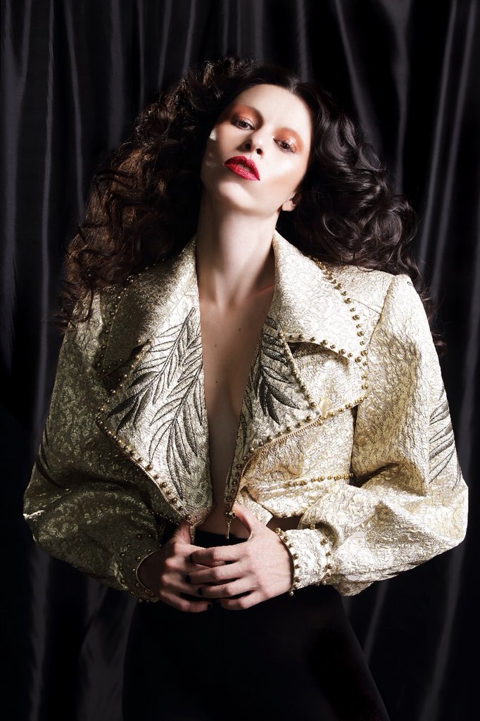 Belanova's tweet photo. Estoy muy feliz de ser parte de #TheLoveIssue de @HauntedMag donde hablo de nuestro nuevo álbum “Viaje Al Centro del Corazón”

Dirección @gabrielvaldezfelix / Fotografía: @jesusvillanuevavarela / Styling: @valadezalvaro / MUA&amp;Hair @octavioleon https://t.co/CS12clYHZh