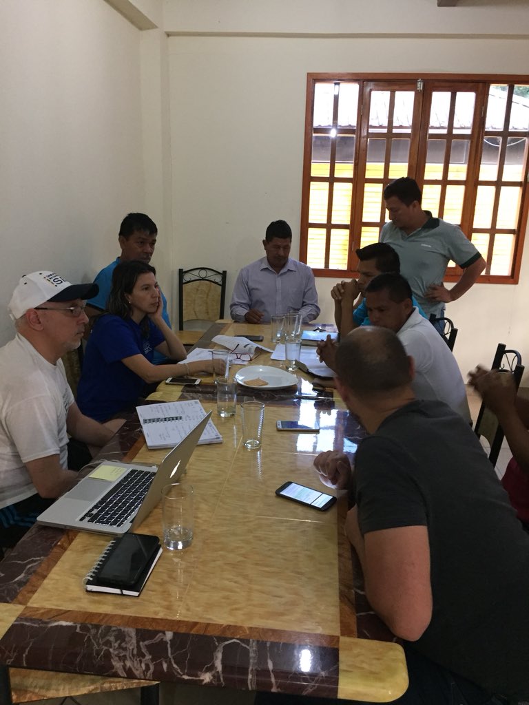 DiiUisek's tweet photo. Autoridades de la #UISEK se reúnen en la estación científica con la directiva de #ASOKIL (Asoc Kichwa de Limoncocha) para estrechar lazos de colaboración en pro de la comunidad. Vinculación e Investigación #UISEK en la Amazonia ecuatoriana. https://t.co/1d6qBOvQJb