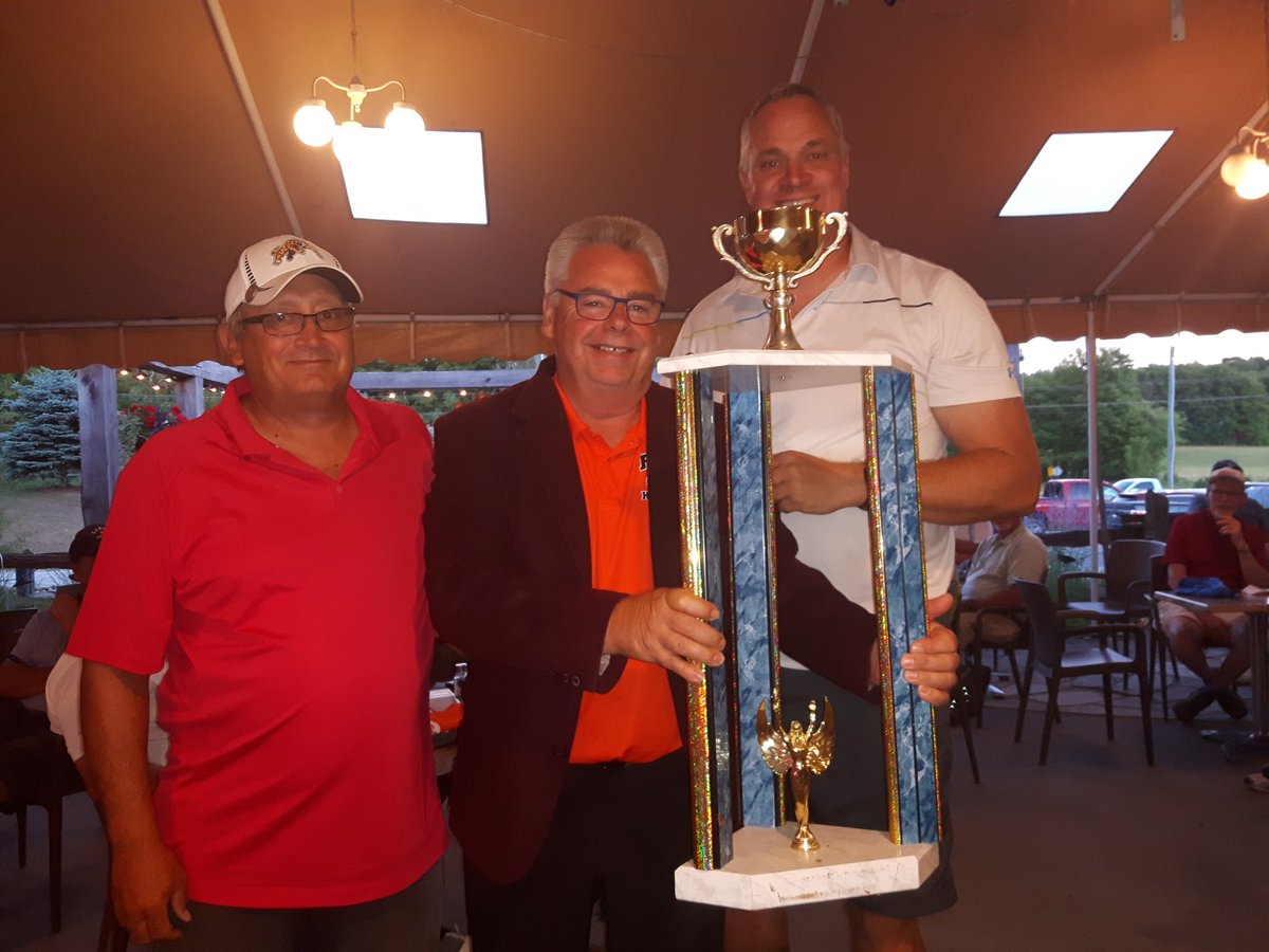 settlersghostgc's tweet photo. SGML low net winner of the week. Well done Don Stoddart. #net32 #weartheburgandyjacketwell @MolsonCoors #beerstein https://t.co/UoD3xyRLhx