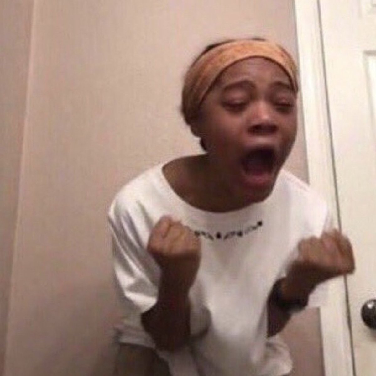 vampzbebe's tweet photo. exo, stray kids, nct dream and ikon is having a comeback in august
+
bts is releasing their last love yourself album before the tour starts
WHAT A GREAT MONTH TO BE BORN IN?!
Me being born in October:
#kpop #EXO #iKON #BTS #StrayKids #NCT_DREAM #armyexol https://t.co/ZjdbT11uWm