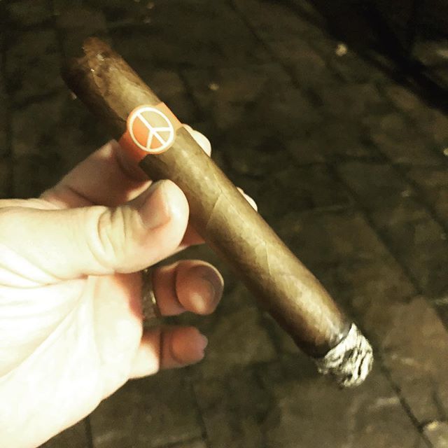 @illusione_cigars has a real winner here #cigar #cigars #bullsharkapproved ift.tt/2LrzCyI