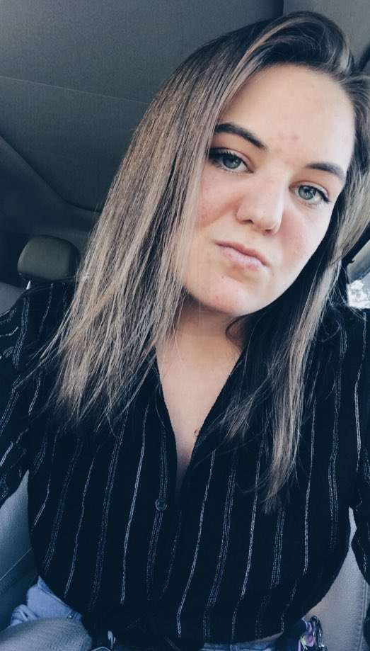 sara_cmb's tweet photo. so i never post on my twitter (oops) so why not a selfie kids!! ❤️ https://t.co/cgUlToqUWY