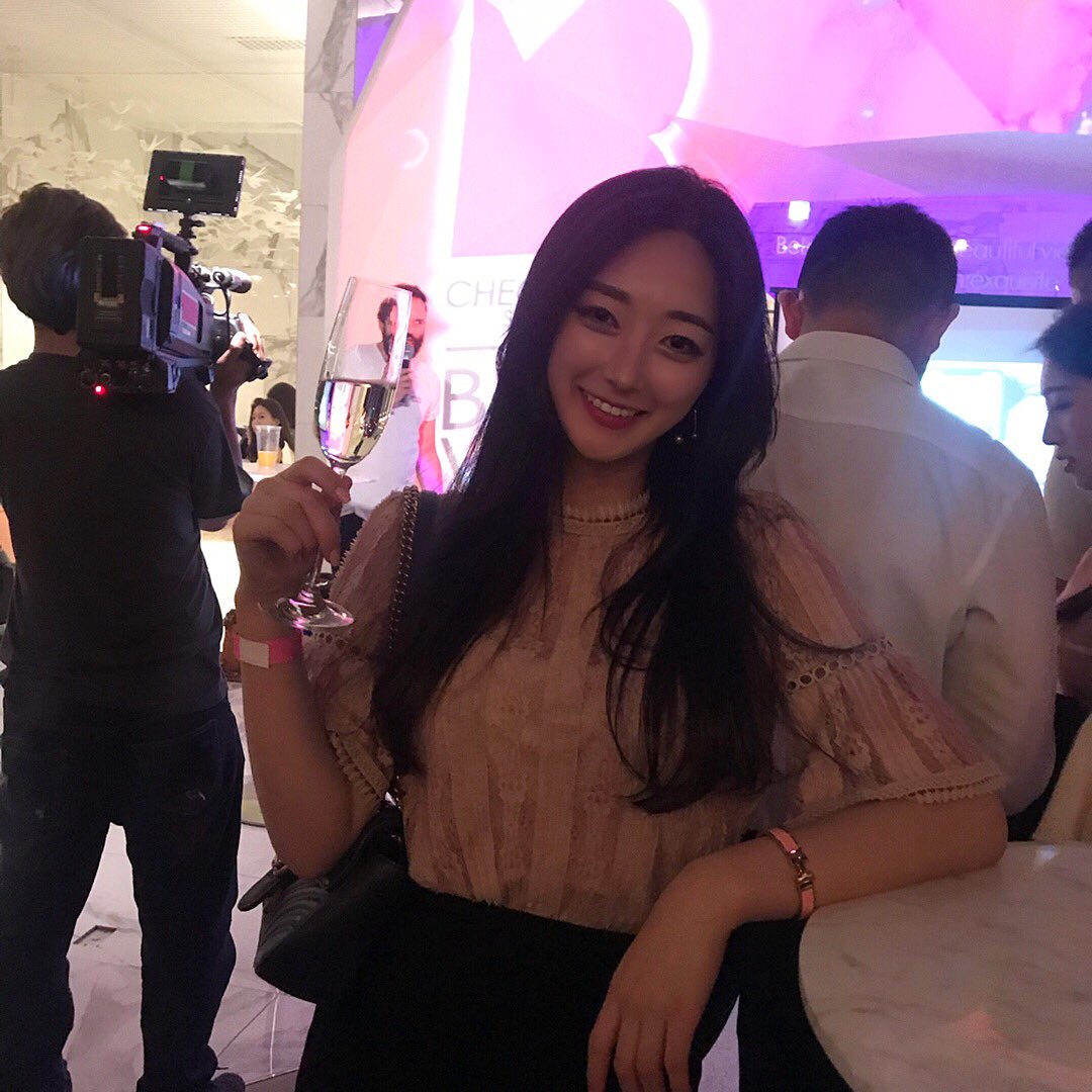 ARamJin's tweet photo. 2018 Korea Blockchain Week
비욘드블록서밋 서울 애프터파티!🎉

#KoreaBlockchainWeek2018
#KBW2018
#blockchainweek #2018코리아블록체인위크 #비욘드블록서밋 #애프터파티 #BEYONDBLOCKS #networking #afterparty #koreangirl #blockchaininfluencer #Blockchain #Cryptocurrency https://t.co/pWfTsiEeir