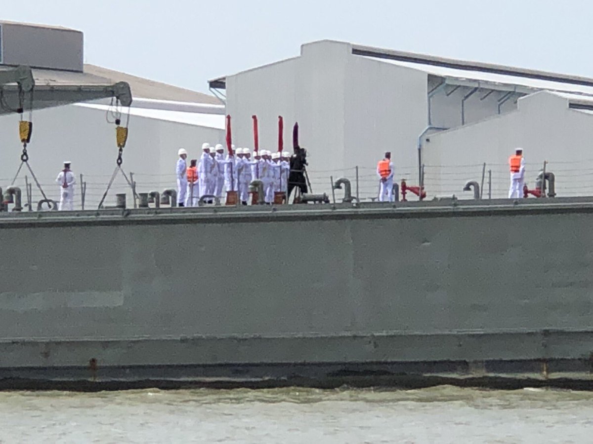 Boysetup's tweet image. พิธีเชิญธงชัยเฉลิมพลทางเรือ แม่น้ำเจ้าพระยา เลขเรือหลวงฯ 722 ครับ

Cr.อาสาในพื้นที่