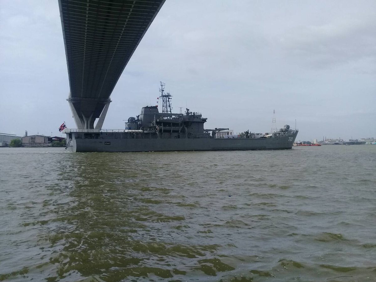 Boysetup's tweet image. พิธีเชิญธงชัยเฉลิมพลทางเรือ แม่น้ำเจ้าพระยา เลขเรือหลวงฯ 722 ครับ

Cr.อาสาในพื้นที่