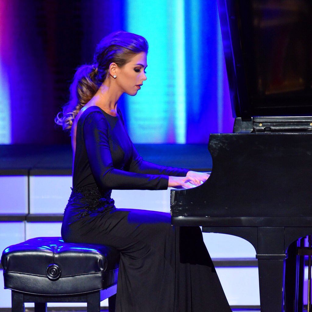 Every performance feels like coming home🖤 Who can guess my level of excitement I perform one of Liszt’s masterpieces on the Miss America stage?! #missamerica2019 #mychoice #classicalpianist #dreamchaser #empowered #riseup