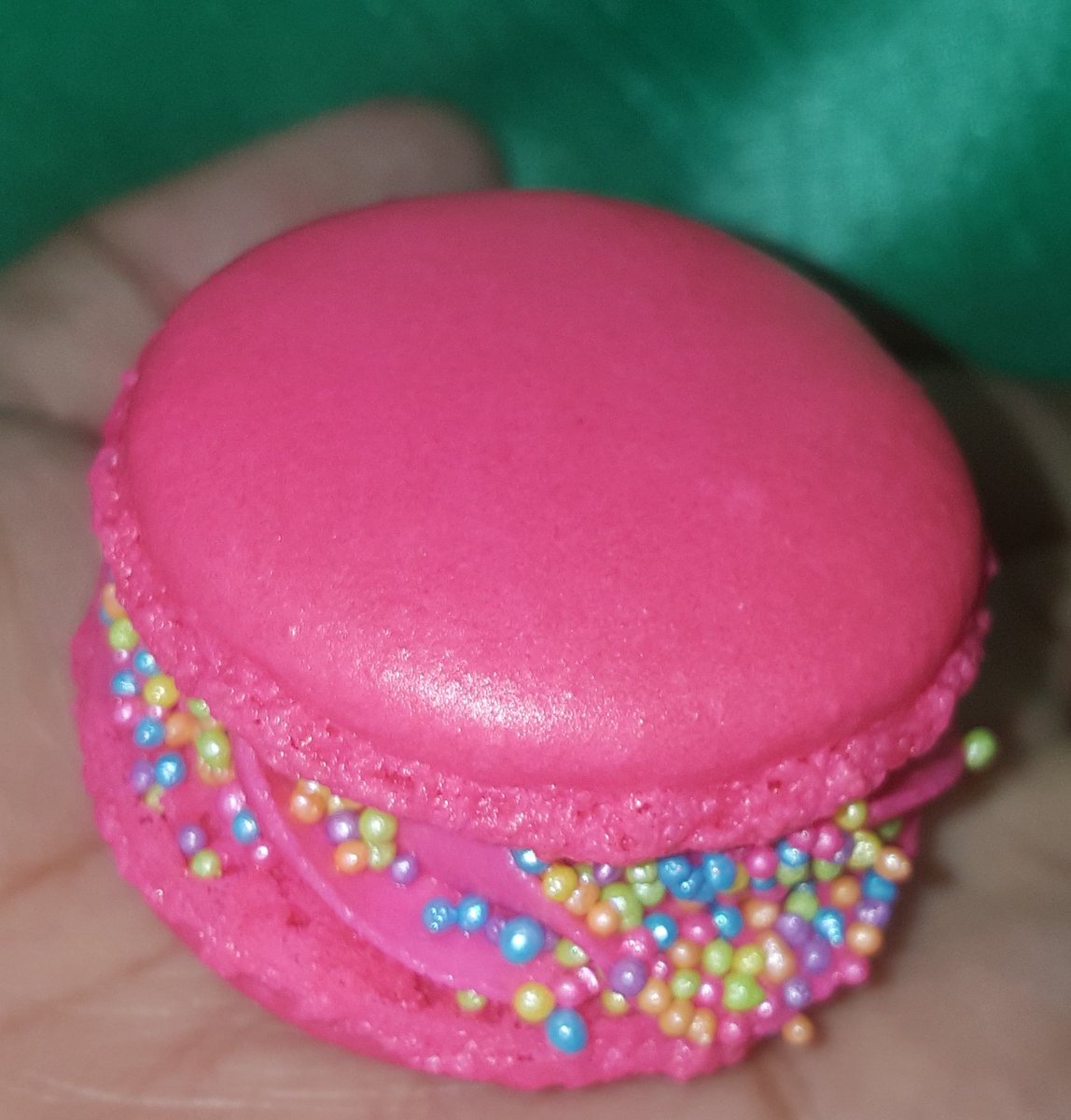 kanavuthesam's tweet photo. She is cute..... #frenchmacaroons https://t.co/hUsCoyRAQE