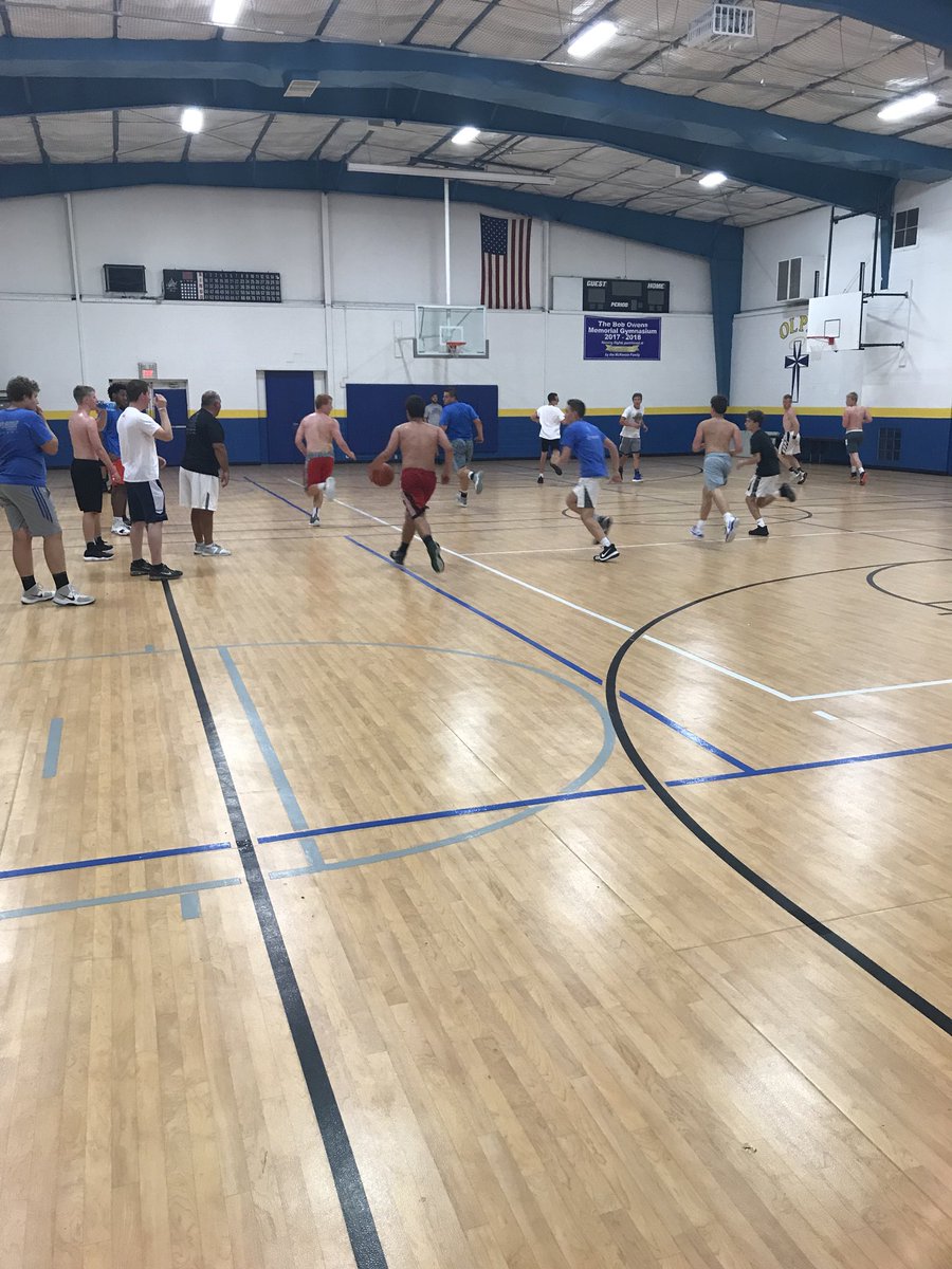 ReadyHoops's tweet image. Final team practice for the summer! Great enthusiasm and effort. #readyhoops #family