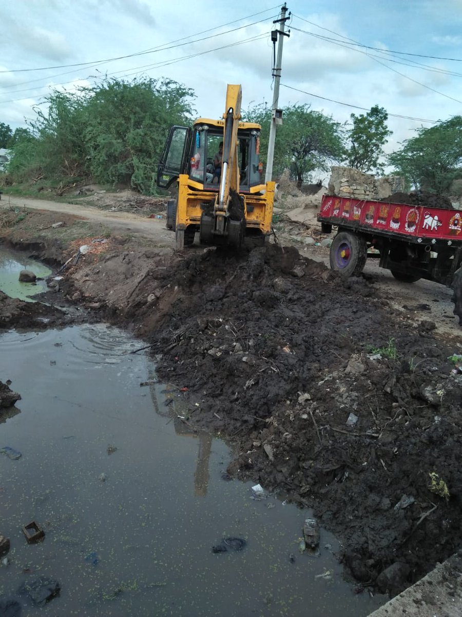 dasu_nenavath's tweet photo. Sanitation works at gp Nellikondi, cckunta mandal https://t.co/DEmMQ98tkG