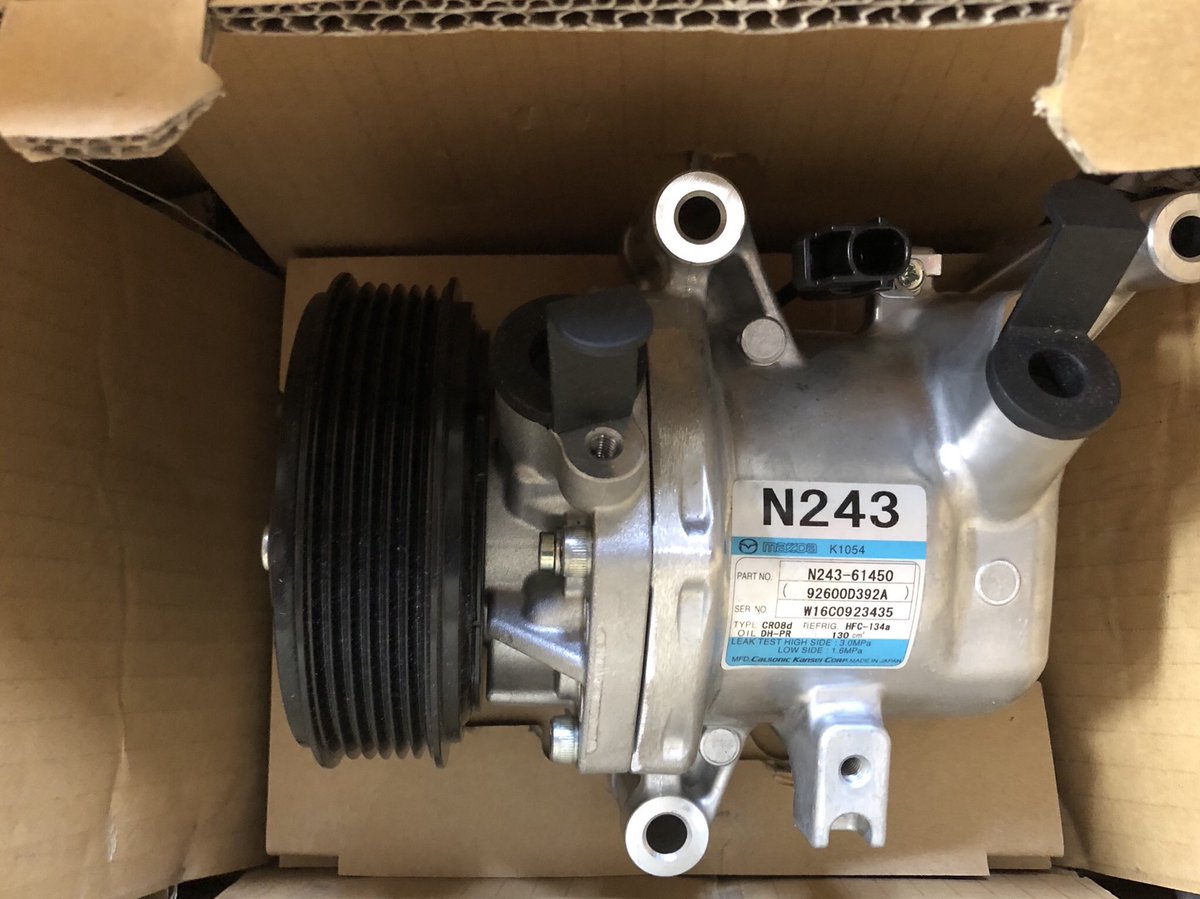 フランネル Naロードスター用a Cコンプレッサー等nd化キット By石井自動車 コンプレッサーの重量がほぼ半分くらい 回りも軽いらしいっす 仲間の1001へ装着です