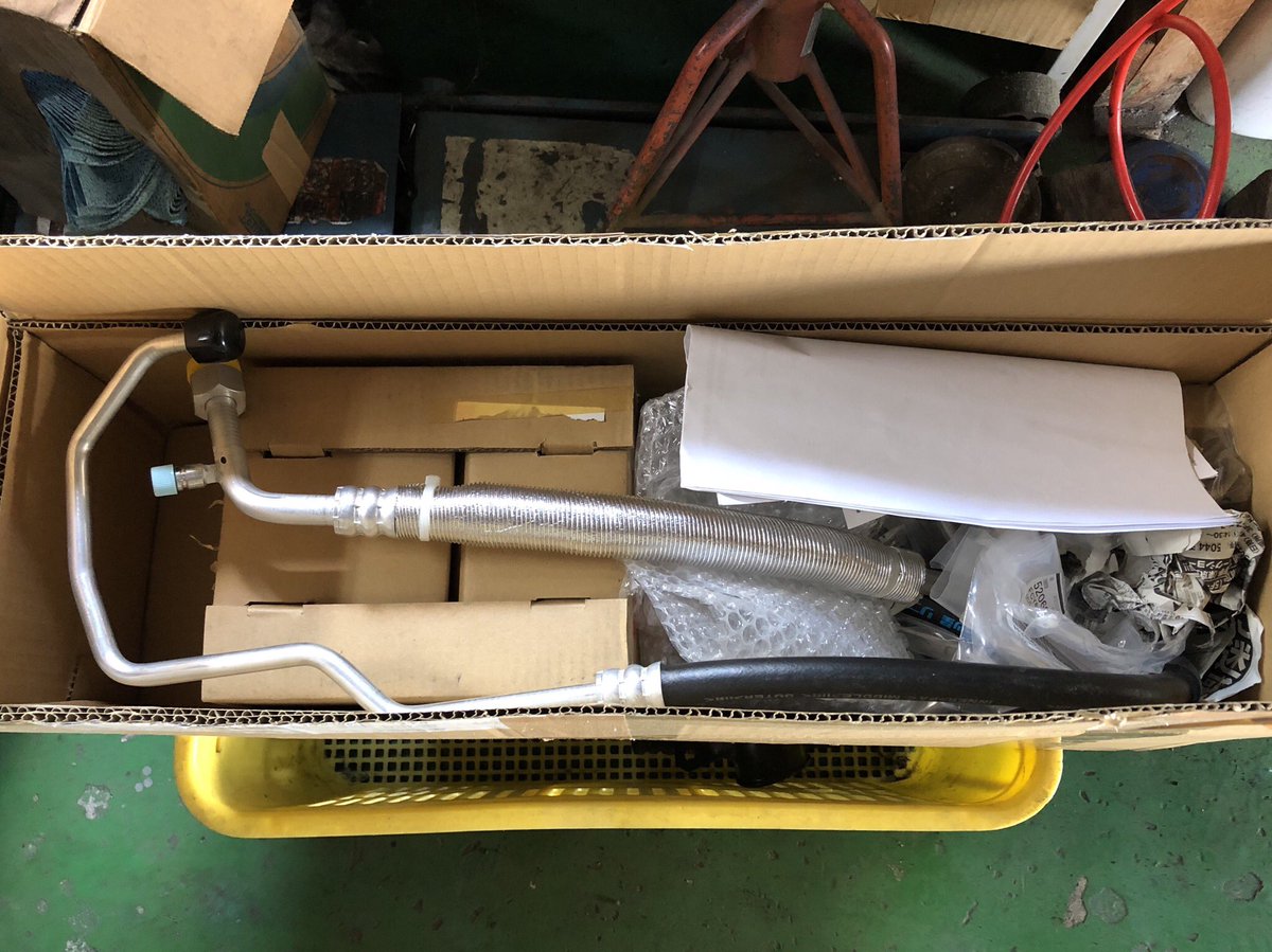 フランネル Naロードスター用a Cコンプレッサー等nd化キット By石井自動車 コンプレッサーの重量がほぼ半分くらい 回りも軽いらしいっす 仲間の1001へ装着です