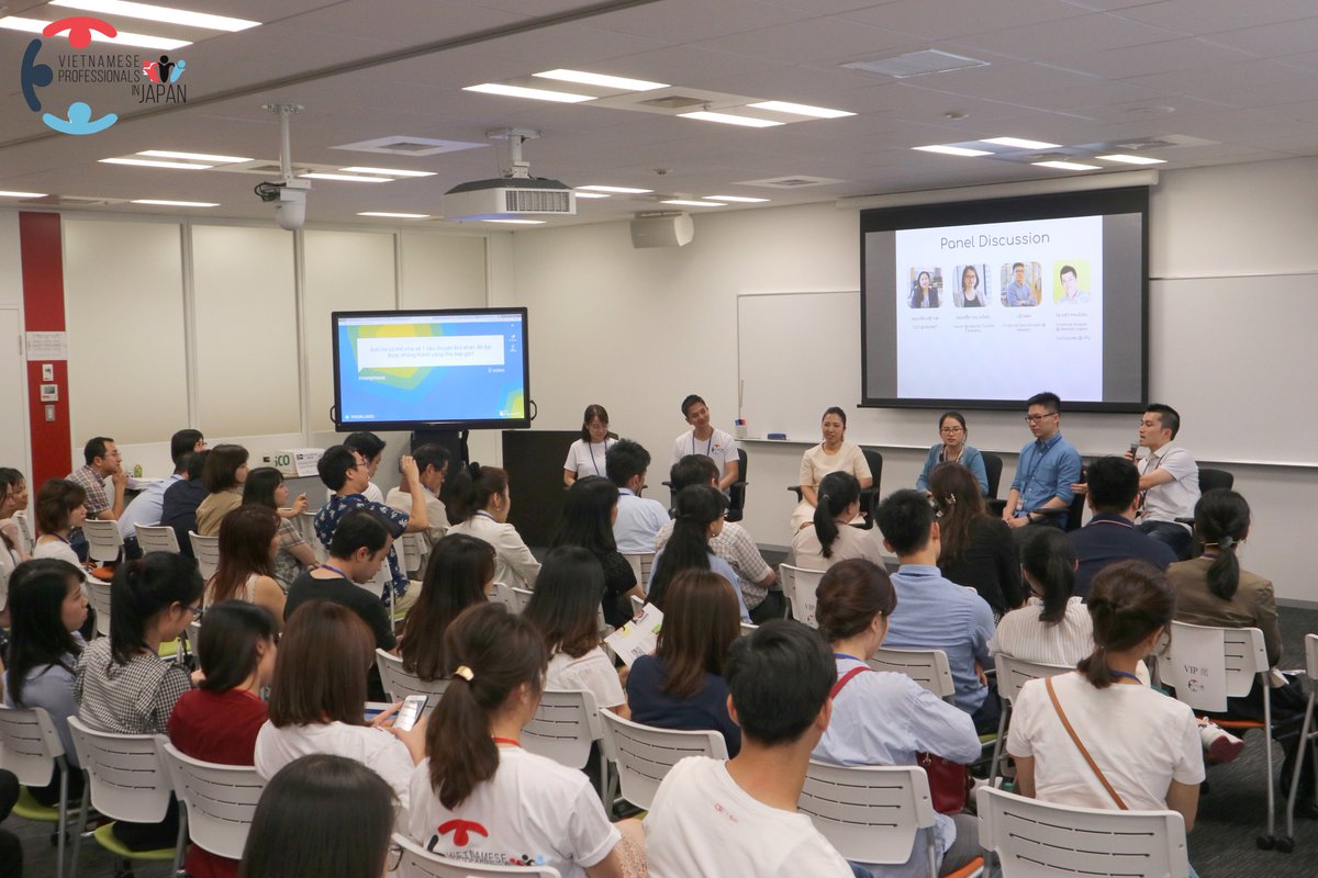 ritsumeikanapu's tweet image. 【こんなところにもAPUの卒業生】
立命館東京キャンパスにて、金融・会計・コンサルティングにおけるベトナム人ためのキャリア・フォーラムを実施！高度人材として活躍する４名が登壇し、ベトナム出身のAPU卒業生も数多く参加しました😉
#GoldmanSachs #Moodys #Kennet #DeloitteTohmatsu #APUAlumni