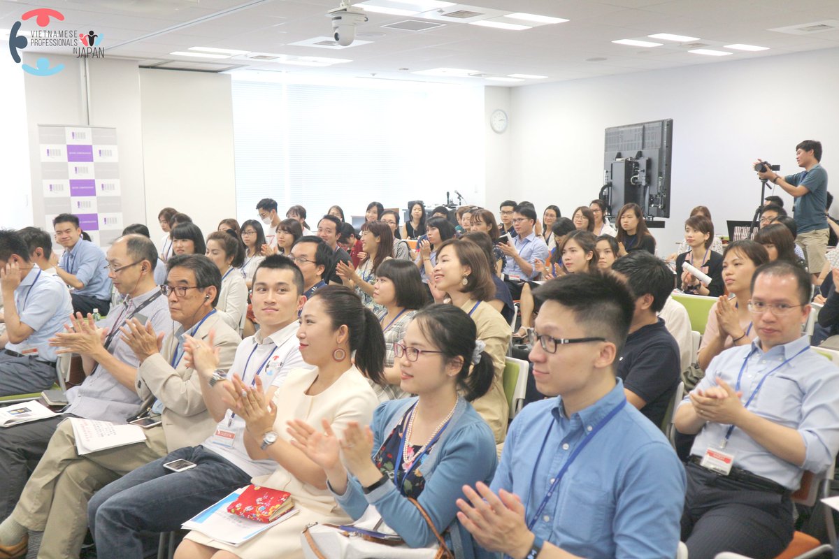 ritsumeikanapu's tweet image. 【こんなところにもAPUの卒業生】
立命館東京キャンパスにて、金融・会計・コンサルティングにおけるベトナム人ためのキャリア・フォーラムを実施！高度人材として活躍する４名が登壇し、ベトナム出身のAPU卒業生も数多く参加しました😉
#GoldmanSachs #Moodys #Kennet #DeloitteTohmatsu #APUAlumni