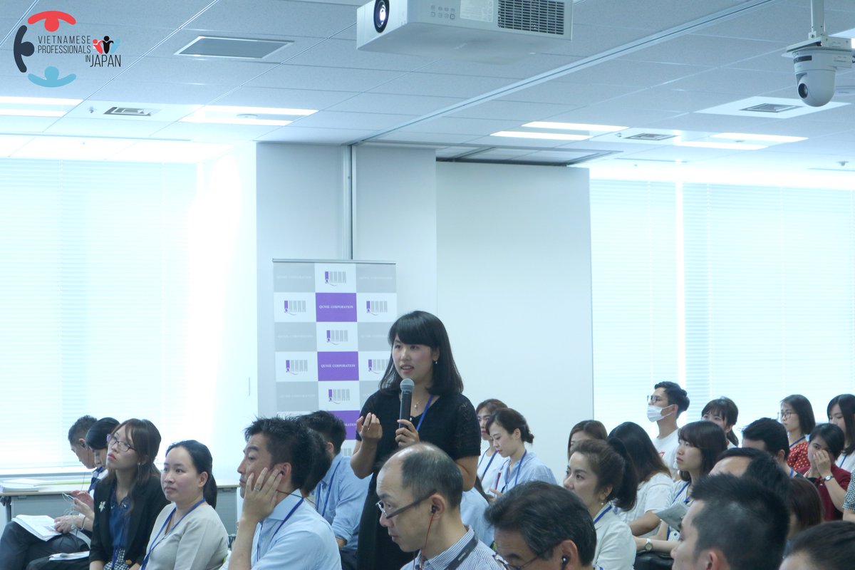 ritsumeikanapu's tweet image. 【こんなところにもAPUの卒業生】
立命館東京キャンパスにて、金融・会計・コンサルティングにおけるベトナム人ためのキャリア・フォーラムを実施！高度人材として活躍する４名が登壇し、ベトナム出身のAPU卒業生も数多く参加しました😉
#GoldmanSachs #Moodys #Kennet #DeloitteTohmatsu #APUAlumni