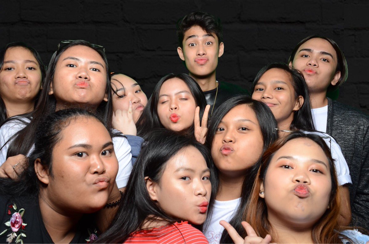 DonginaSquad's tweet photo. The people behind our Walwal blockscreening say hi 👋🏼 #WalwalWithDS https://t.co/Jj3rUvhYJN