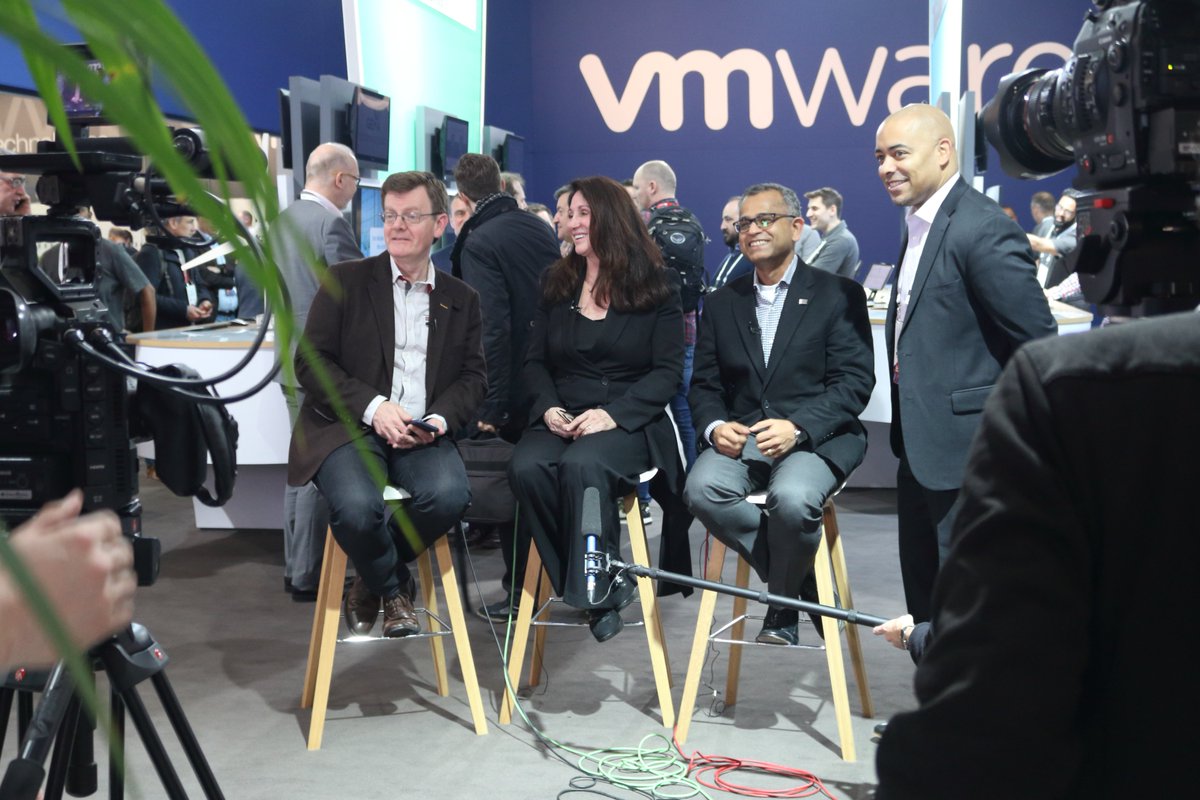 Mr_EdB's tweet photo. #ThrowbackThursday
AT&T and VMware's "Edge to Endpoint" solution at #MobileWorldCongress
#ATT (#Flexware) + #VMware (#SDWAN by #VeloCloud + #NSX + #UEM by #AirWatch).
More to come... Edge to Endpoint & VMware's Virtual Cloud Network #vmworld2018 https://t.co/GF1lA99nMA