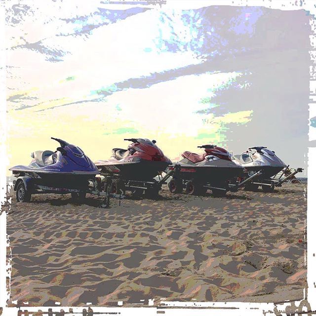 WBrouwersd's tweet photo. Ze liggen er weer klaar voor! Welke is vandaag voor u? #inhetwater #banaanvaren #ringovaren #waterscooter #huren #flyboarden #reserveren https://t.co/y4LaDn9LOK https://t.co/R0CW3nL0ax