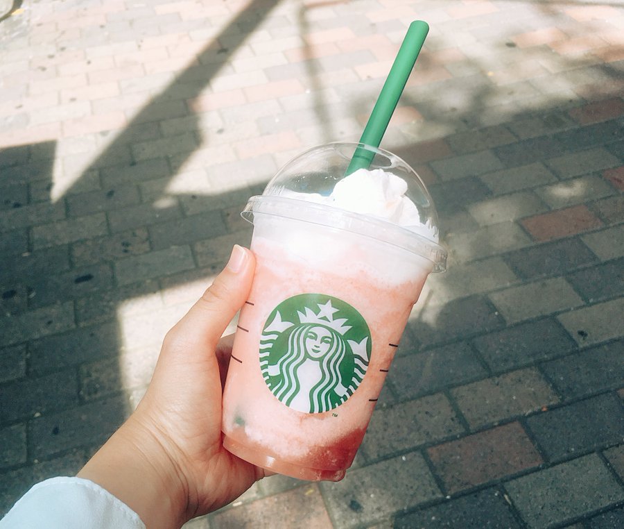 スタバ新作ドリンク フード 真夏にピッタリのピーチピンクフルーツフラペチーノが登場 カロリー カスタマイズ 値段 スタバに暮らす