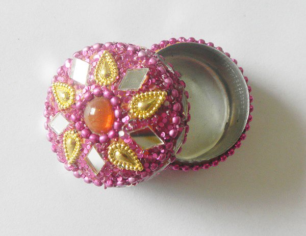 #SmallJewelryBox #PinkJewelryBox #JewelryGiftBox #IndianWeddingFavor #RoundShapeBox #HandmadeJewelryBox #OnlineEtsyShop

etsy.com/in-en/listing/…