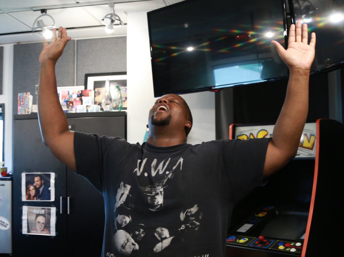 PionaireNetwork's tweet photo. The autotune in @OnAirWalter's #RevivalRecap is SO INSANE IT'S PERFECT. 😂 #SendingYouGoodVibes https://t.co/H41fvbfhC5
