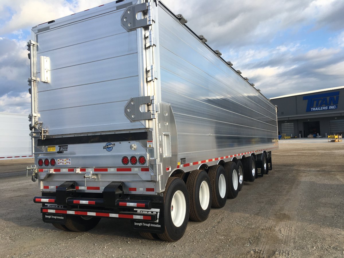 Titanthinwall's tweet photo. This @Titanthinwall waste hauling convertible compactor is ready to go.  #thinwall #aluminum #titantrailers #wastemangement https://t.co/U6zBfBwD6u