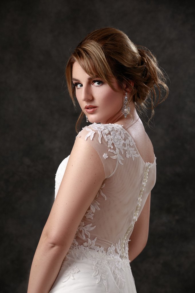 With Matric Farewell season right around the corner it might have slipped your mind to book your dream hair and makeup session.

No need to panic though, if you call us on +27 (12) 361-9457 we will sort you out and make sure you’re the Kim of your entire school year.