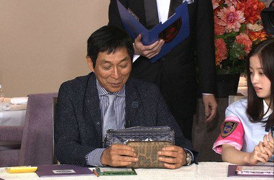 明石家さんまの私服がおしゃれ パーカー Tシャツ 財布 車 靴など全網羅紹介 Slope スロープ