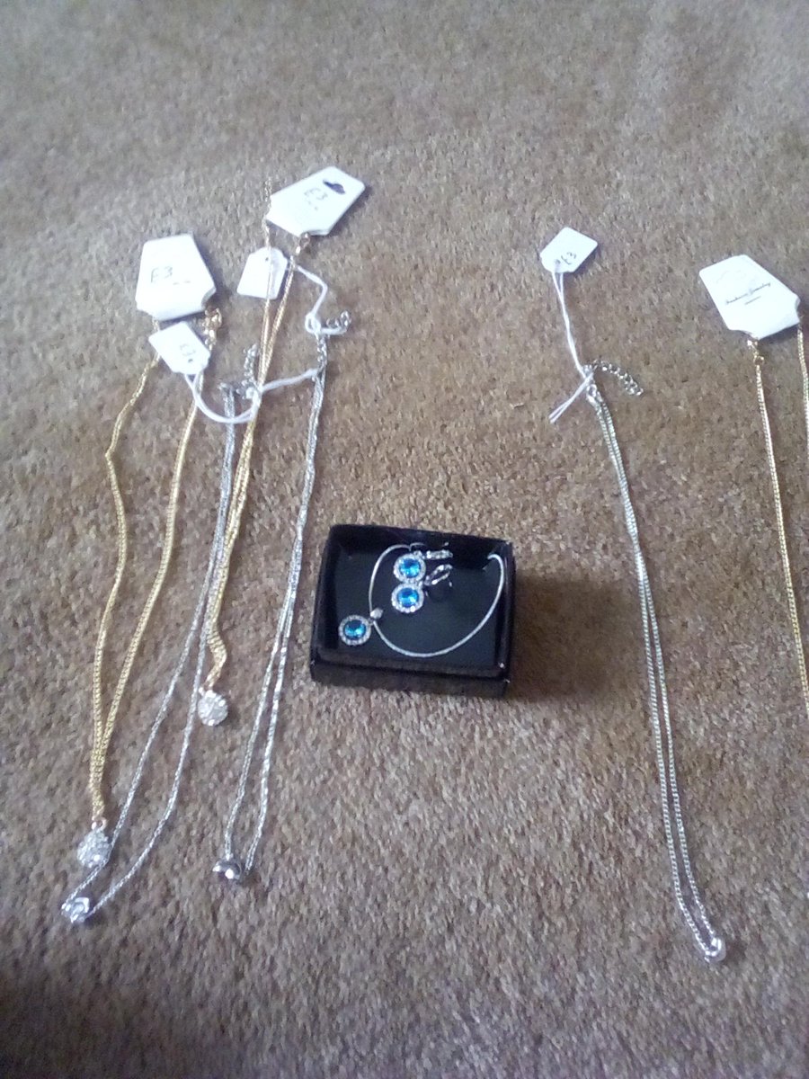 StoreEdwards's tweet image. Necklace and earrings £5
Necklaces £3 each