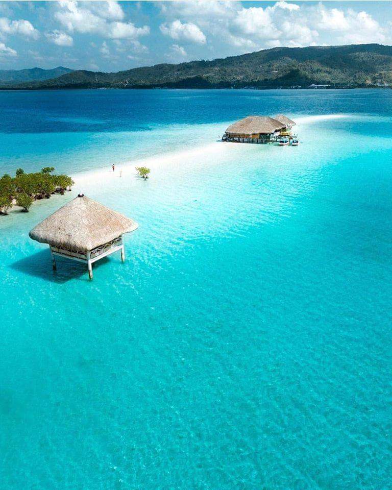 Una bevanda fresca al cocco e tanto relax su questa spettacolare lingua di sabbia sull'isola di #Masbate nelle #Filippine...cosa chiedere di più? 😍 #itmorefuninthephilippines #visitalefilippine
Photo Credit: Discover MNL