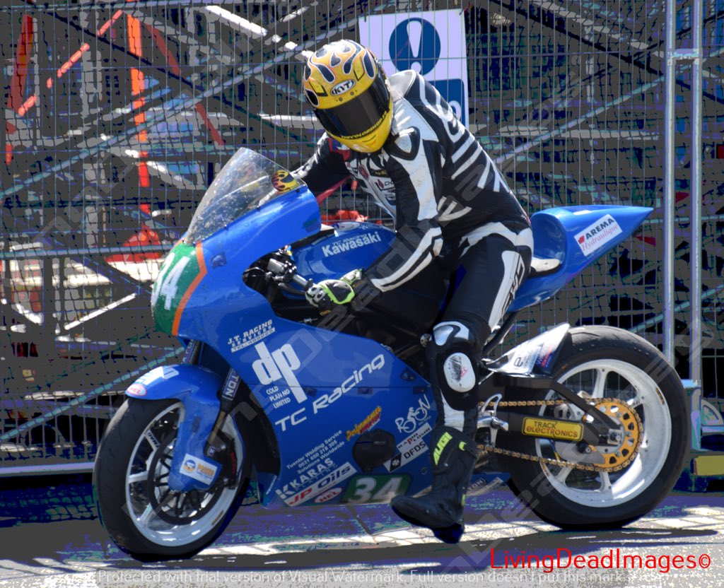 FireStallion666's tweet photo. #iomtt18
#lightweightrace #glencrutcheryroad #sidecarrace #sidecars #cregnybaa #roadracing #timotheemonot #johnholden #leecain #davemolyneux #dansayle @forest_dunn @DanSayle @MotofestIOMTT @ttscwebsite @LivingRoadRaces https://t.co/bUU9JDGhDg