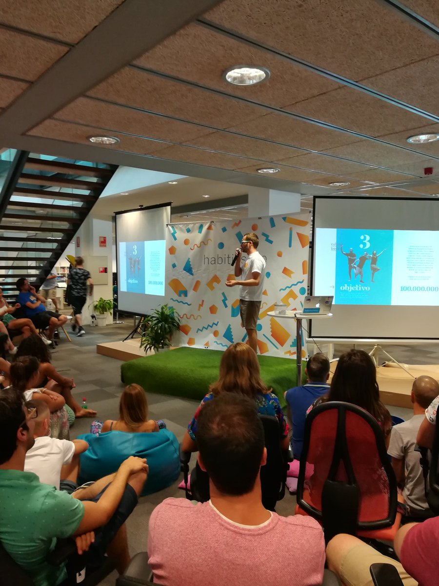 Revisamos los resultados y fijamos nuevos objetivos para el nuevo trimestre en la primera "reunión trimestral" que realizamos en nuestras nuevas instalaciones. ¡Tercer trimestre, vamos a por ti!💪