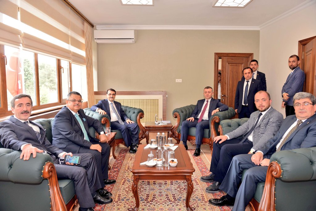 tahirbuyukakin's tweet photo. Enerji ve Tabii Kaynaklar  Bakanımız Sayın Fatih Dönmez #Bilecik ziyareti kapsamında Valiligimizi ziyaret ettiler. Kendilerine ilimizde devam eden ve planlanan projeler hakkında birifing verdik. @fatih_donmez @TCEnerji @bilecikvaliligi https://t.co/YOD7ZaaxXP