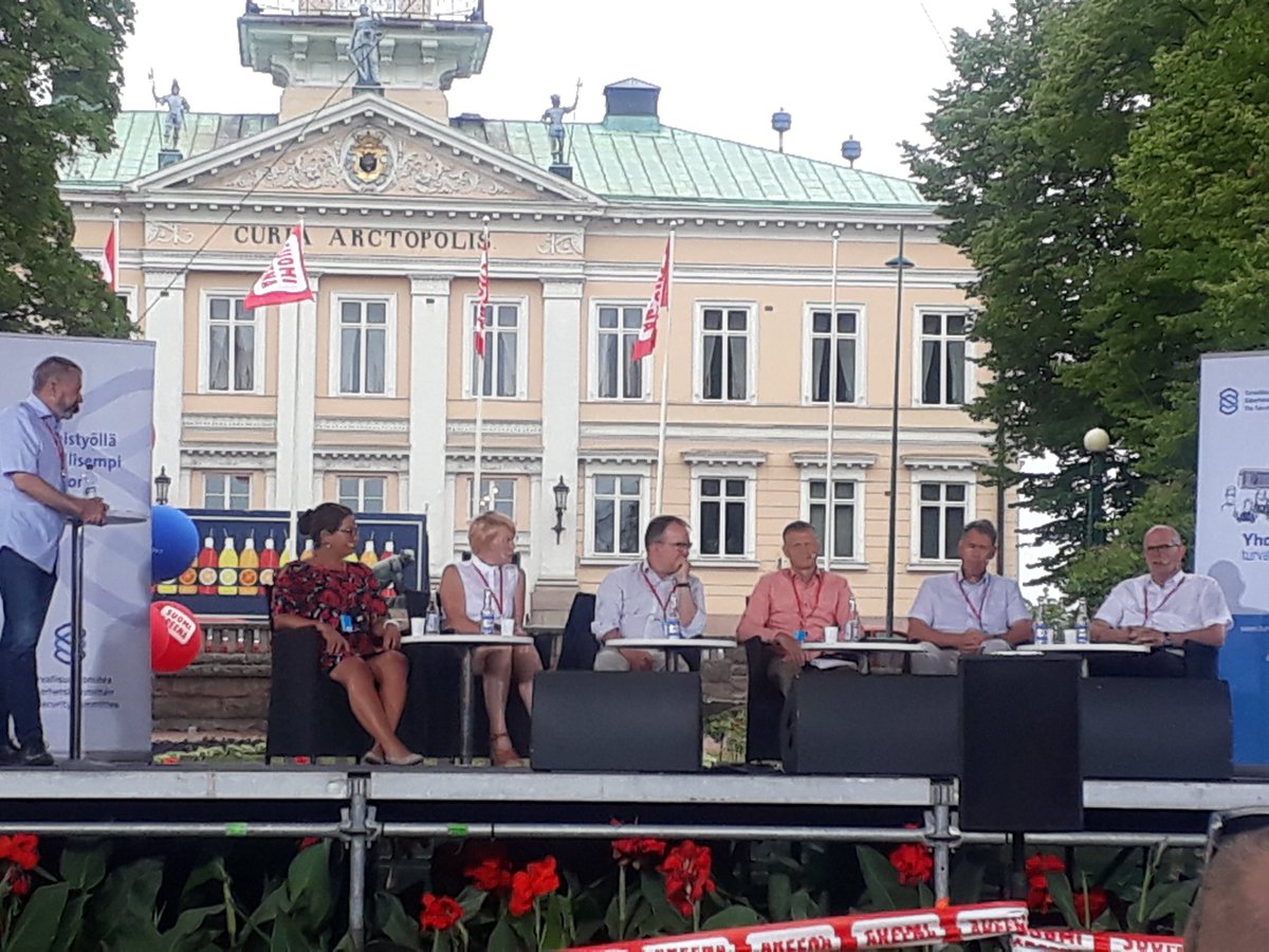 mikkoilkko's tweet photo. PLM kansliapäällikkö Jukka Juusti: jos tuleva tiedustelulaki olisi ollut voimassa UM:n 2013 ilmennyt vakoilutapaus oltaisiin huomattu itse - ei ulkoa tulleen vinkin perusteella. #SuomiAreena #turpo https://t.co/lLUAMJUjLF