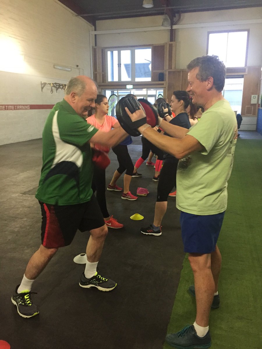 metimetraining's tweet photo. Smiles all round ๐๐ช๐ผ Is all leaders booked in today for some boxing? @GavinDuffy and @markmccloskey has set the standards high ๐ช๐ผ#7amworkout #thebiggestleader @OsborneRecruits @mumstown @maureen_ward @StateStreet @YapStone @DroghedaChamber #LouthChat ๐ฅ https://t.co/4ScI45QSoC
