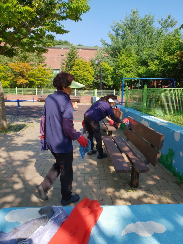 loveelife83's tweet image. #성남시 #평생학습원 내 야외시설물 및 정자 등 청소를 2018년 7월 18일에 진행하였습니다. 정기적으로 야외시설물 청소를 진행하여 시설물 유지관리에 만전을 기하겠습니다.
#도서관지원과