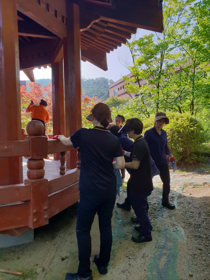 loveelife83's tweet image. #성남시 #평생학습원 내 야외시설물 및 정자 등 청소를 2018년 7월 18일에 진행하였습니다. 정기적으로 야외시설물 청소를 진행하여 시설물 유지관리에 만전을 기하겠습니다.
#도서관지원과