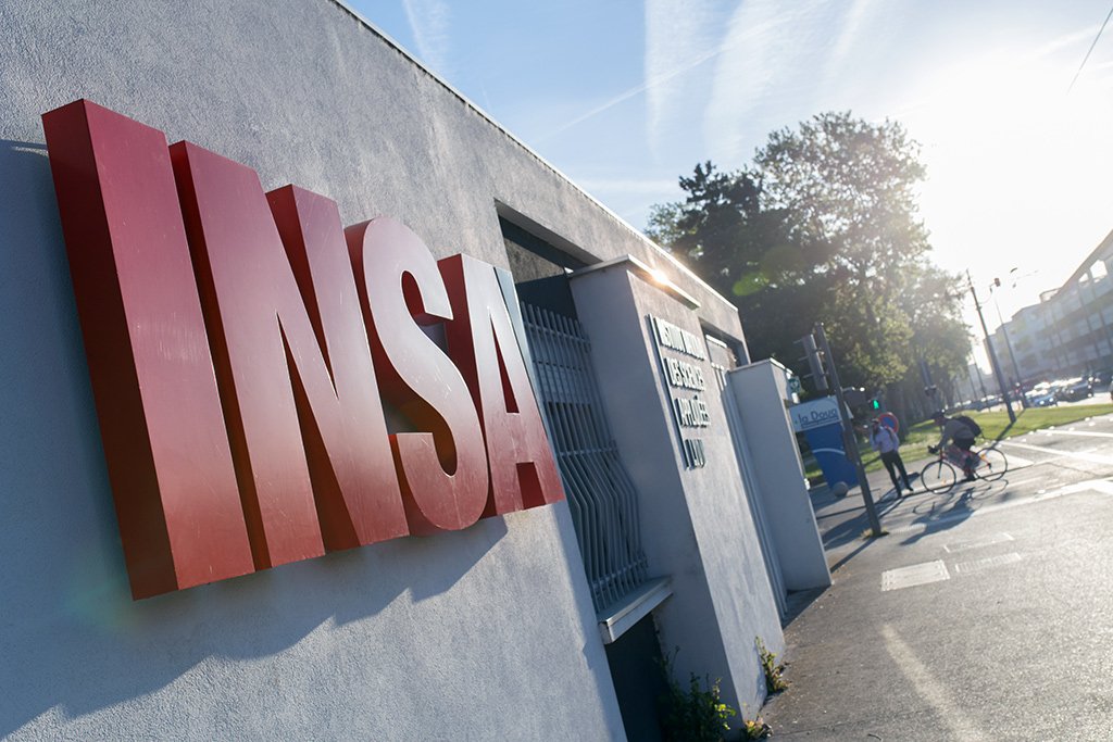 1️⃣re place sur le podium 🥇 du #classement Industrie &amp; Technologies <a href="/IT_technologies/">Blast It Technologies</a> pour l’INSA Lyon 🎉 L'école est aussi bien visible à l’#international en étant référencée dans le classement de Shanghai <a href="/ShanghaiRanking/">ShanghaiRanking</a> => bit.ly/2JDQkpz